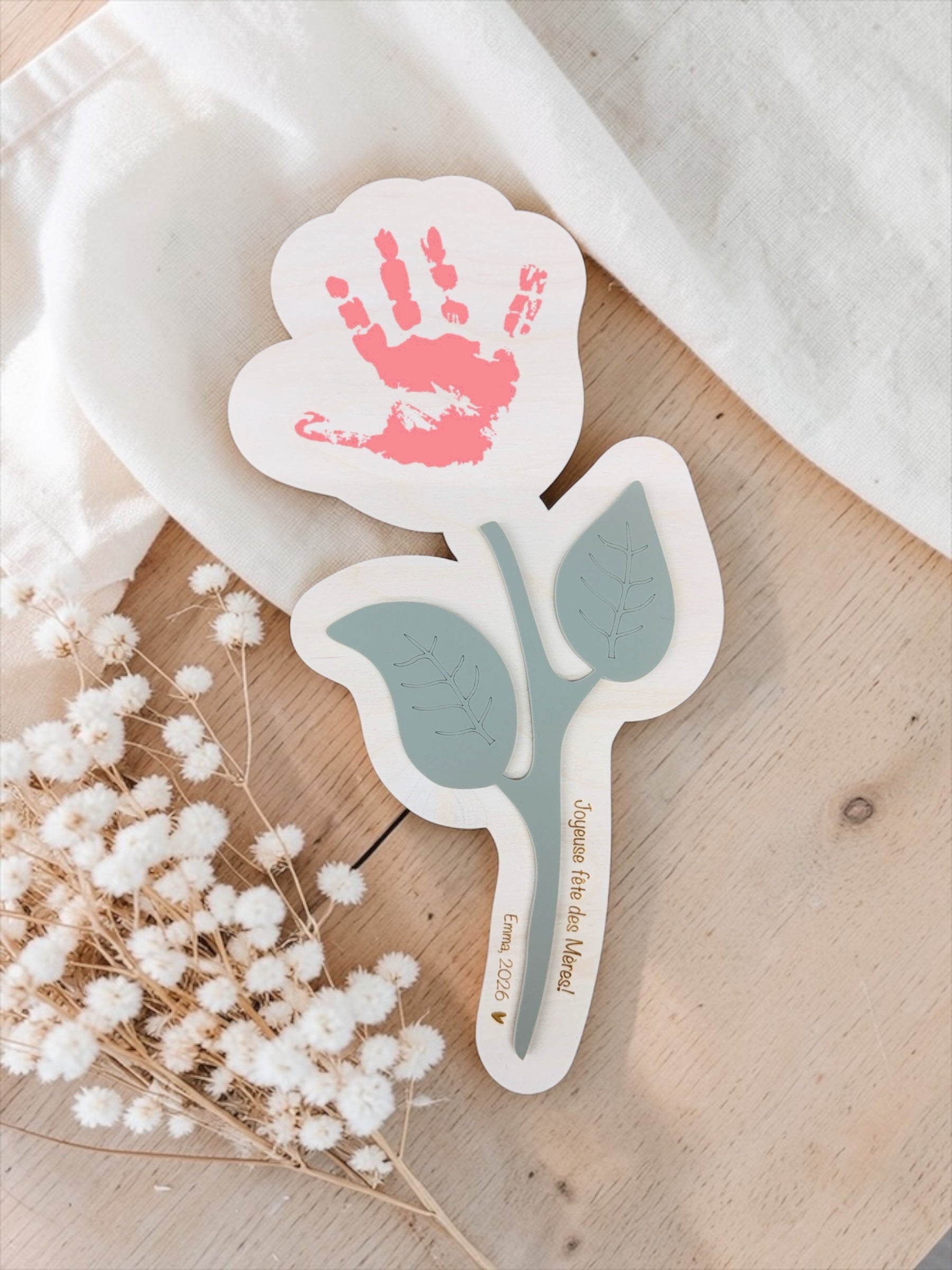 La fleur pour maman avec empreinte de main