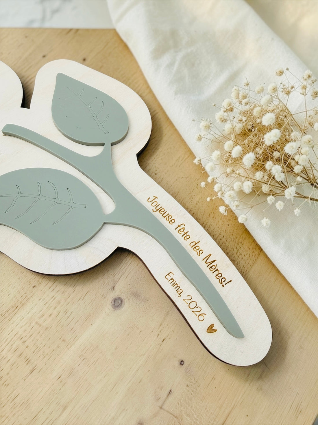 La fleur pour maman avec empreinte de main